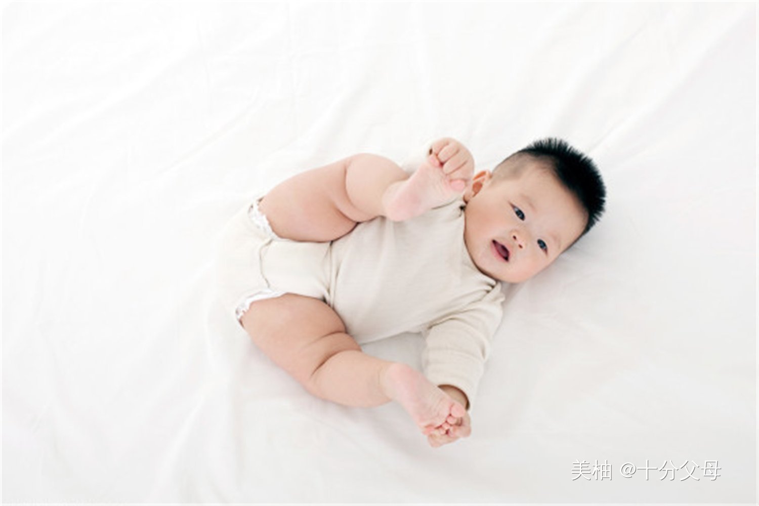 生活环境|宝宝出生后的第一抱很重要，这4类人最好不要抱，也是为了娃好