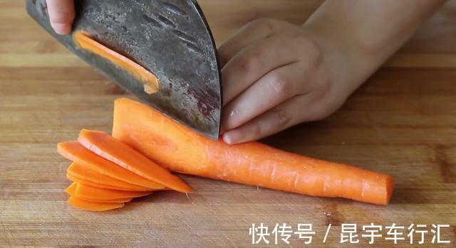 五花肉|豆角加洋葱最近火了，不炒不腌不凉拌，出锅比吃肉还过瘾