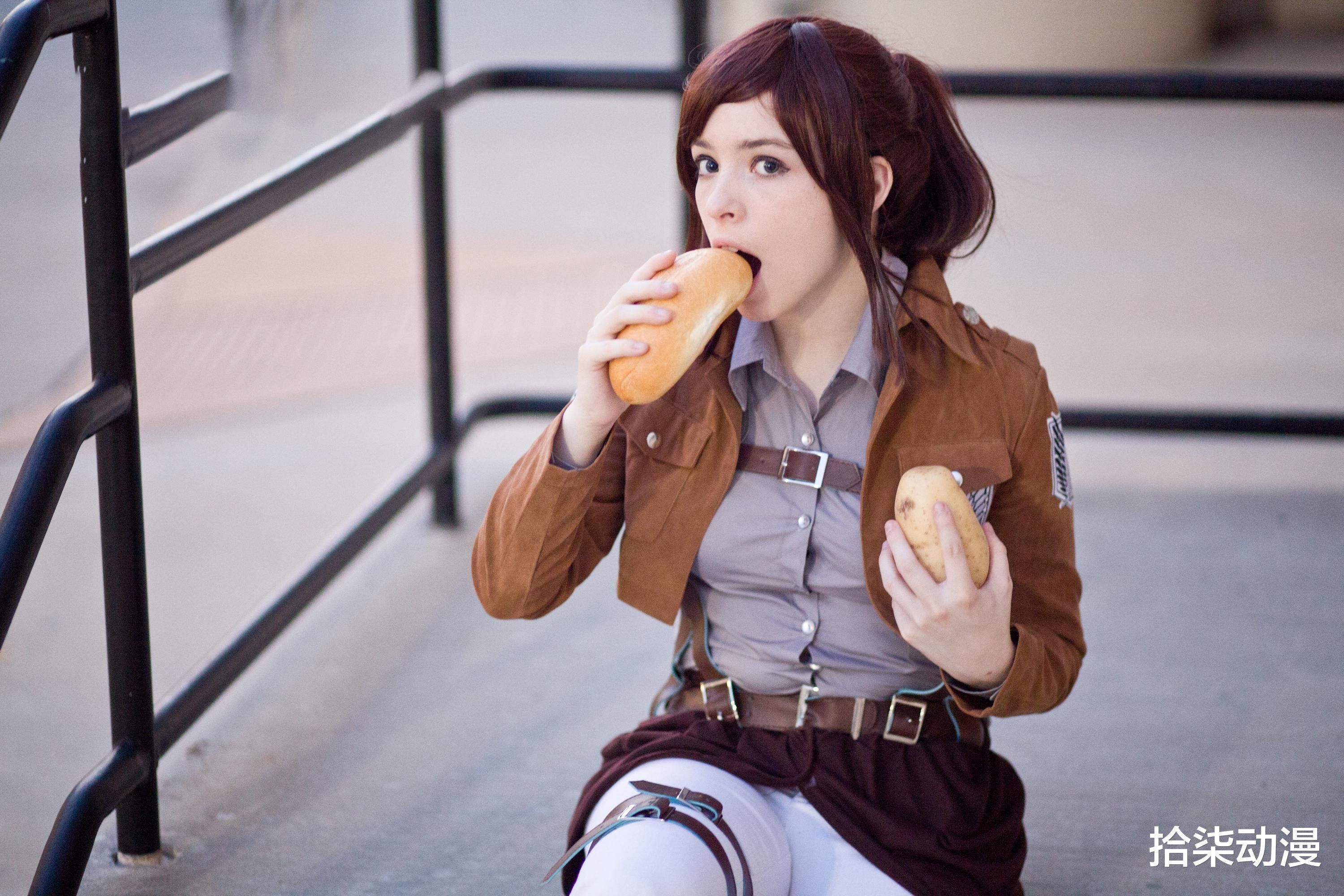 进击巨人|进击的巨人COS：小哥神还原巨人模样！韩吉漂亮潇洒，风头盖过三笠