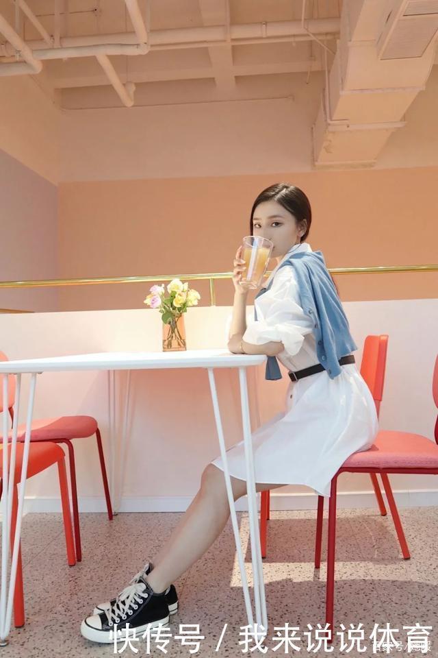 流行|衬衫 + 衬衫,裙子+ 裙子,早秋流行这样穿,太洋气了!