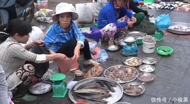 眼下|大妈路边卖“它”,从前都泛滥成灾了,眼下却成了宝,1斤也难求