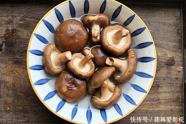 香菇用清水洗,还不如不洗,教你一招,脏物虫卵洗干净,吃得放心