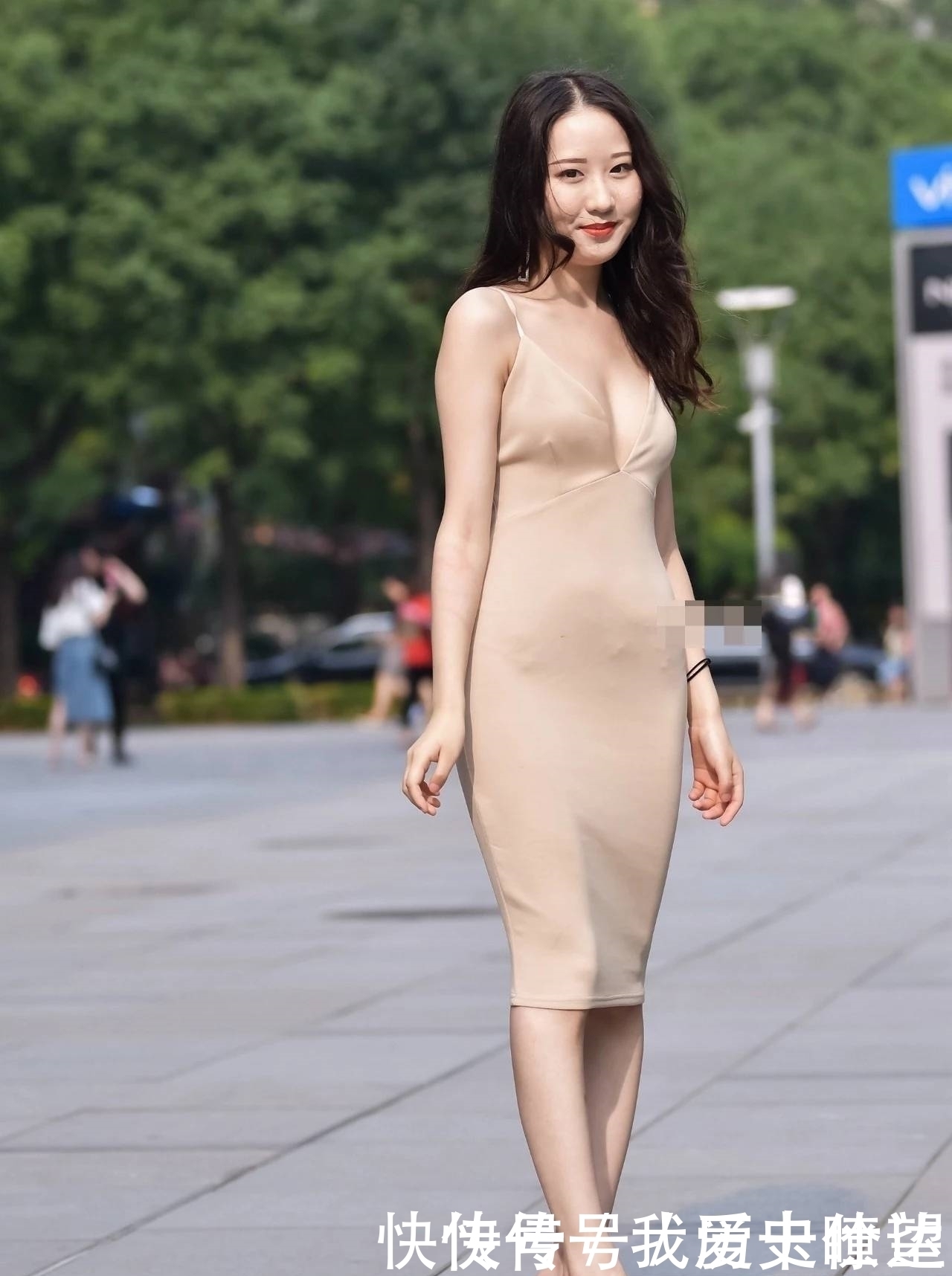 轻熟|街拍轻熟的小姐姐，楚楚动人，绽放女性魅力！