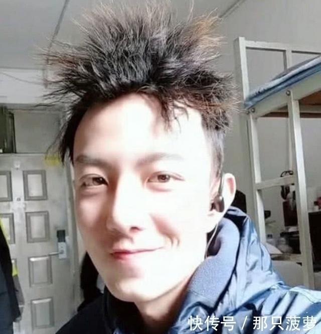 冠希哥|小哥哥“锡纸烫”发型火了,拆掉锡纸后看呆众人,冠希哥来了