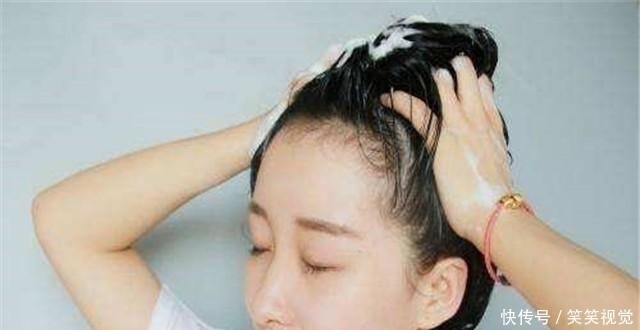 柔顺|女人洗头前,先用一遍护发素,可能会有3个好处,您明白了吗