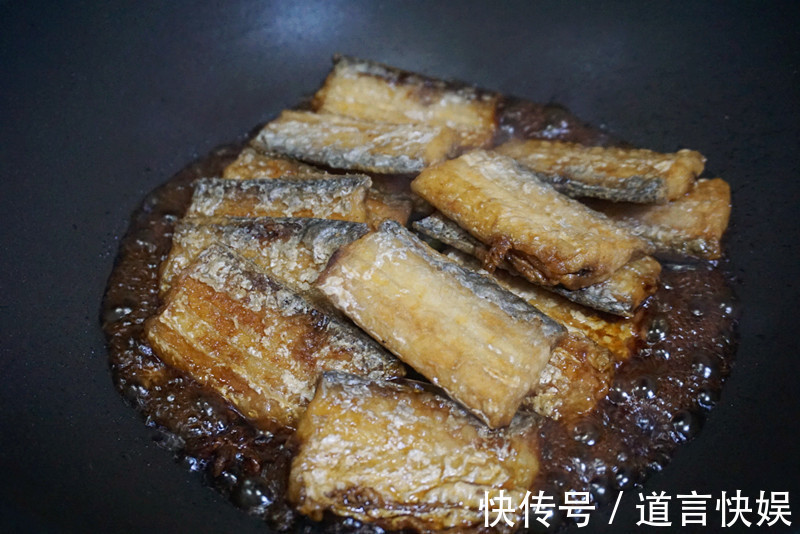 花椒粒|带鱼怎么做才能好吃不腥教你一招,出锅鲜香,肉质滑嫩无腥味!