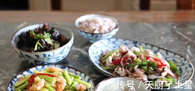 排骨海带汤|孩子的午餐我坚持这样搭配,营养丰富长高个,孩子爱吃,别错过!