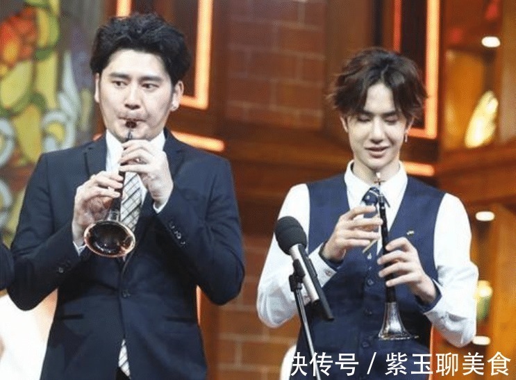 王一博和錢楓出席活動合影,錢楓臉部被虛化,偏愛程度很明顯