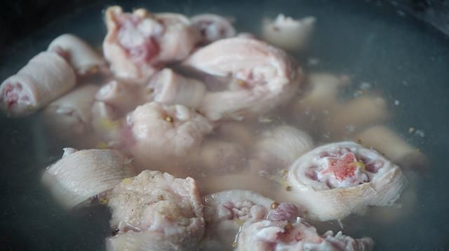 四根四十元,菜场里最不起眼的下酒菜,想买请先预约