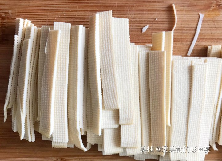 韭菜别包饺子炒鸡蛋，和它一起炒，高蛋白好消化，孩子长个正需要