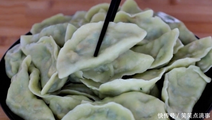 鸡蛋豆腐|夏天,用这菜包饺子最香,2块钱一斤,比韭菜鲜,比肉饺子解馋