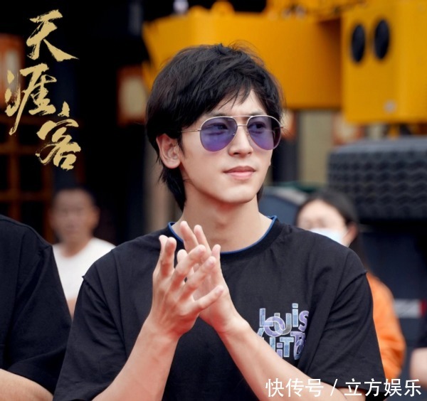 《山河令》改《陈情令》同款名字,海报上张哲瀚和肖战姿势一样