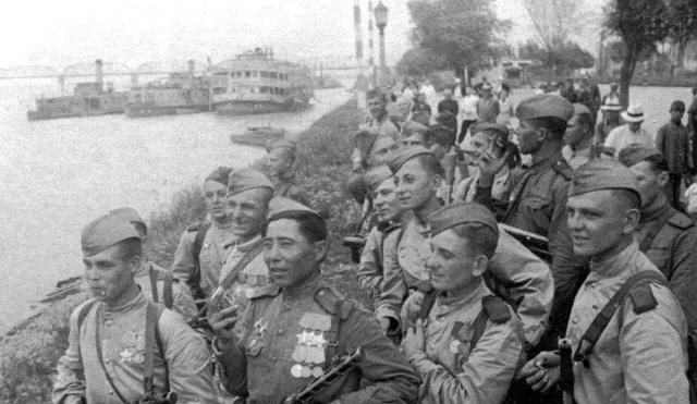 洗澡水|日俘成西伯利亚苦役宁愿砍木头,也不给苏联女兵烧洗澡水