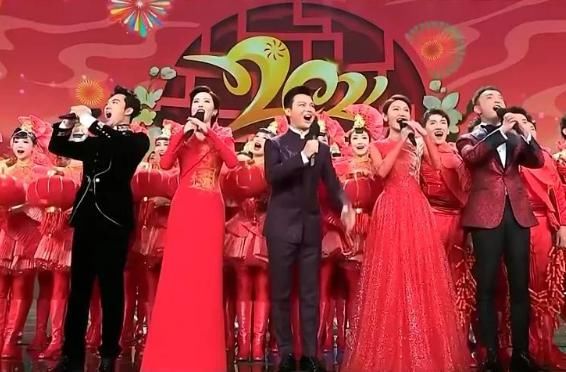 央视春晚亮点多：周杰伦撞脸陈赫，韩红酷似刘欢，倪妮最吸睛