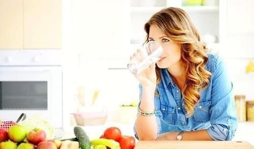 宝宝|孕妈羊水充足，有利于胎儿智力发育，孕妈不妨在这几个时间点喝水