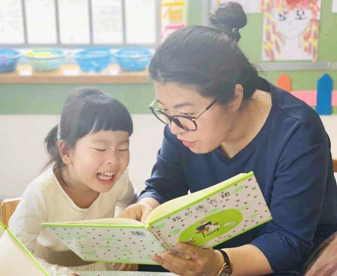 睡眠时间|6岁孩子睡觉前,父母若能坚持做这件事,娃的记忆和大脑发育更好