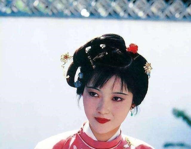 凤姐@从邢岫烟的处境看《红楼梦》里贾府上下有多势利!