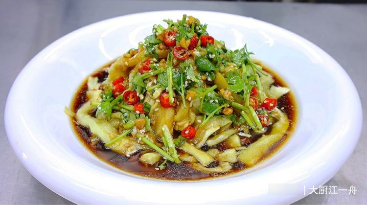 茄子|蒸茄子,切记不要直接上锅蒸,多加1步,鲜嫩入味不变色,真解馋