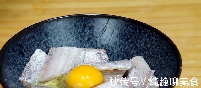 小葱|带鱼百吃不厌做法,加1个鸡蛋,好吃无腥味,大人小孩都爱吃!