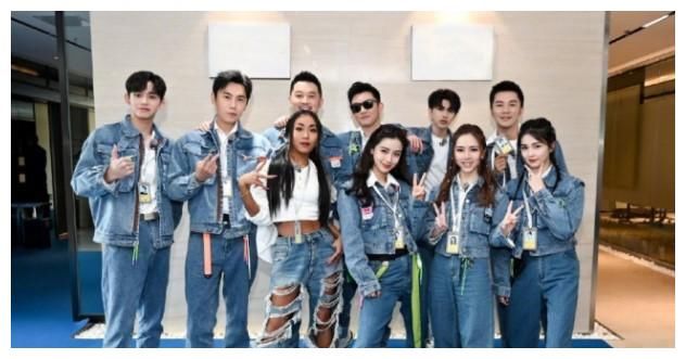 157cm的邓紫棋才是“尺子”，跟168cm的baby站在一起，谁撒谎了？