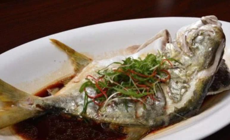 清蒸鱼最“忌讳”这种调味品,10人做9人错,难怪鱼肉又老又柴