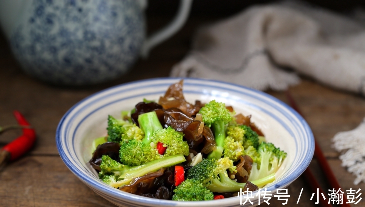 木耳|夏天太热就别炒菜了，试试做点凉拌菜，爽口开胃热量低，干吃不胖