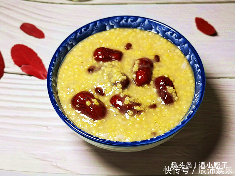 妈妈接86岁的姥姥来过年,姥姥做了一锅老家特色粥,给钱都买不着