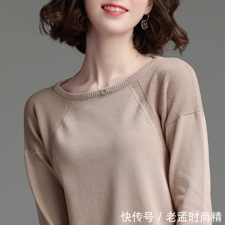 优雅|最近超火一款薄毛衣:叫“樱花粉”,春天搭小脚裤,贼美贼显年轻