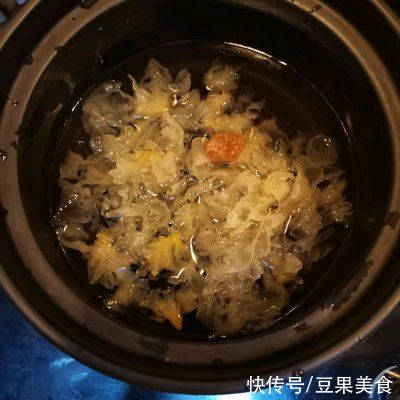 喝一碗抵30张面膜？干了这碗“木瓜银耳牛奶羹”
