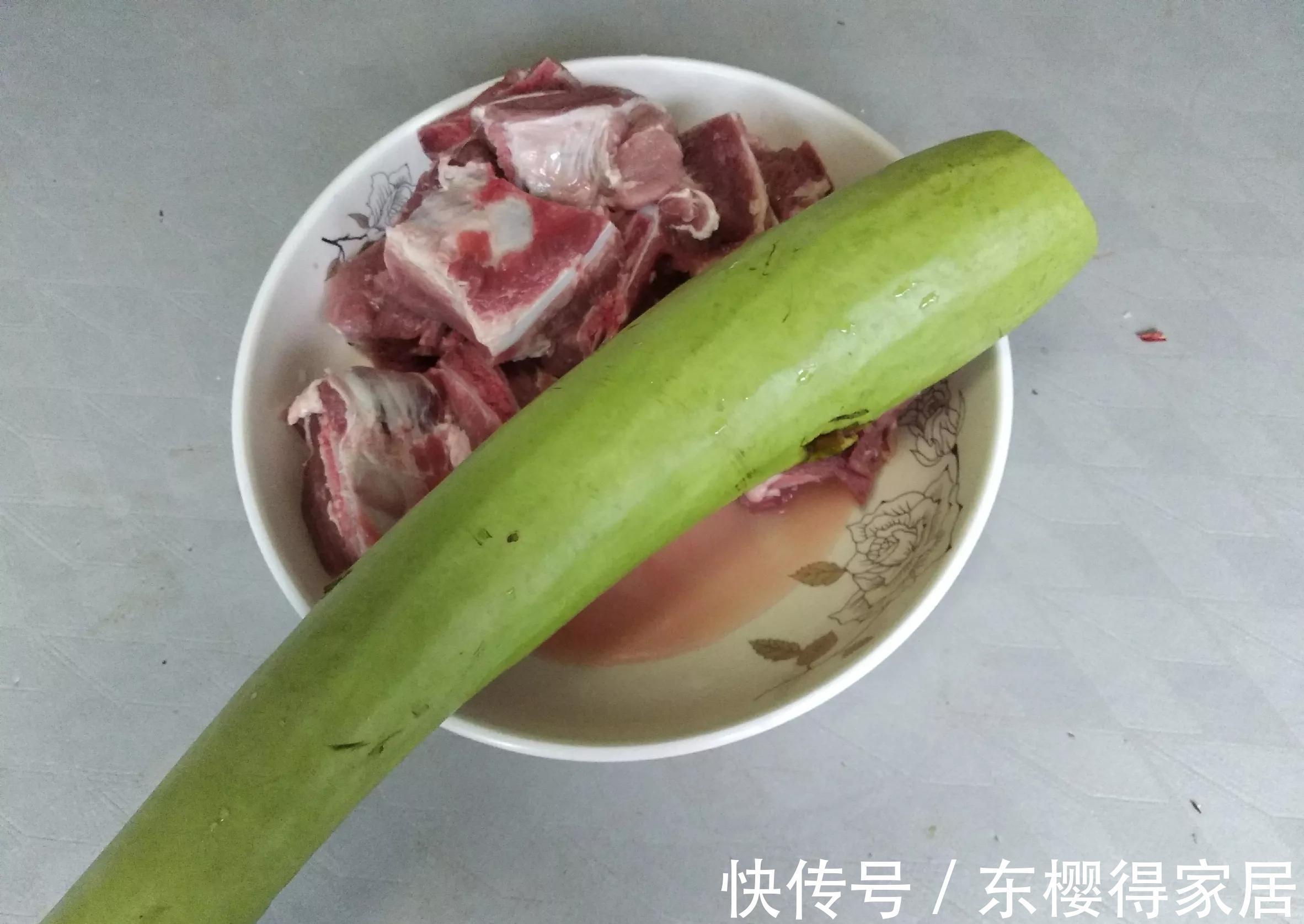 高压锅|入秋后，要吃这菜得抓紧，跟骨头炖鲜嫩又营养，错过可要再等一年