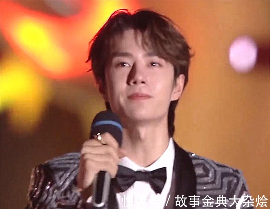 跨年演唱会|主配角差别有多大？王一博水中唱跳吸睛，陈情少年却几乎沦为群演