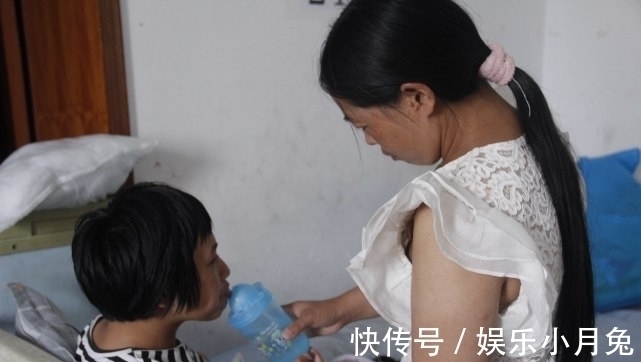 分娩|女子独自在家分娩孩子直接坠落地上,一纸诊断书让妈妈崩溃了