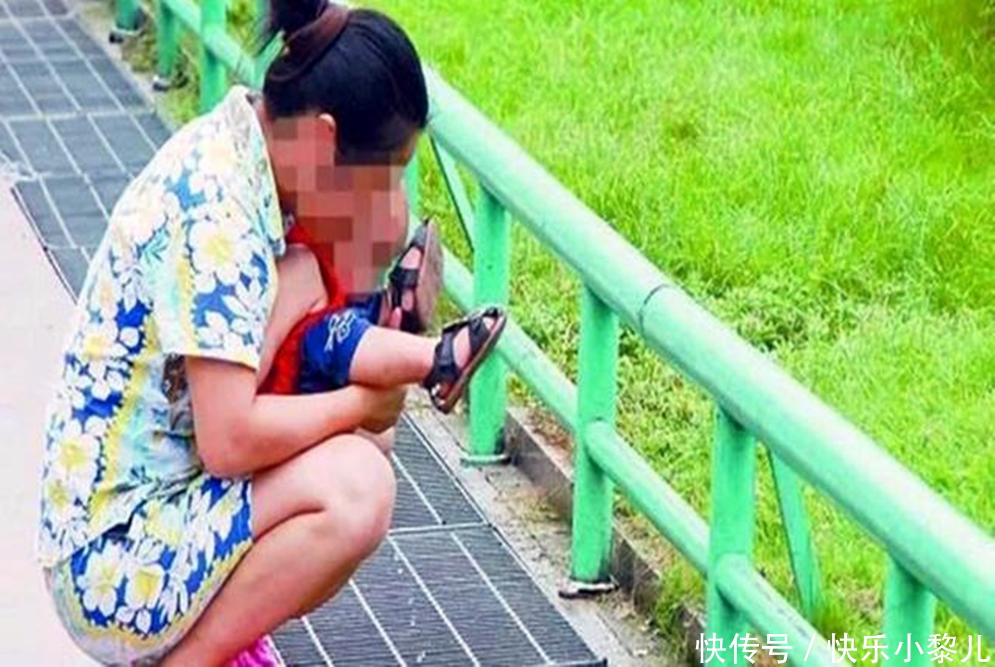 宝宝|“新型把尿”蔓延，年轻爸妈以为是科学育儿，伤娃排尿系统不自知