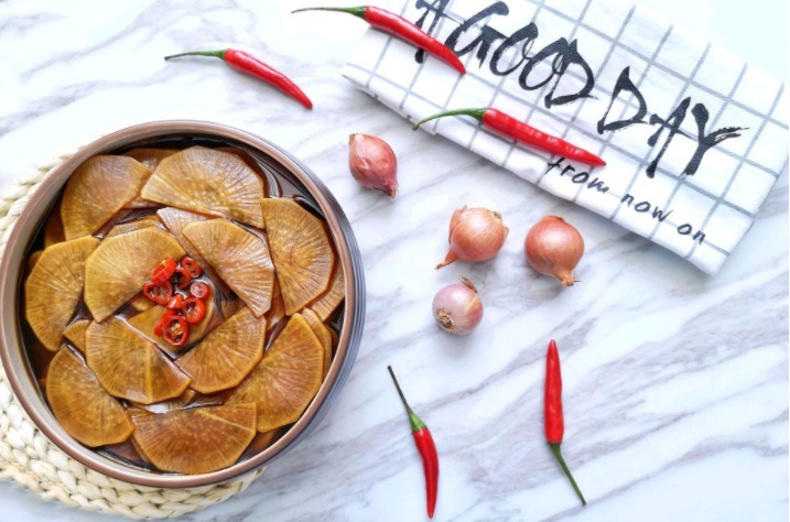 好吃|被很多人“嫌弃”的蔬菜,简单一拌真好吃,2块钱就能做一大盆