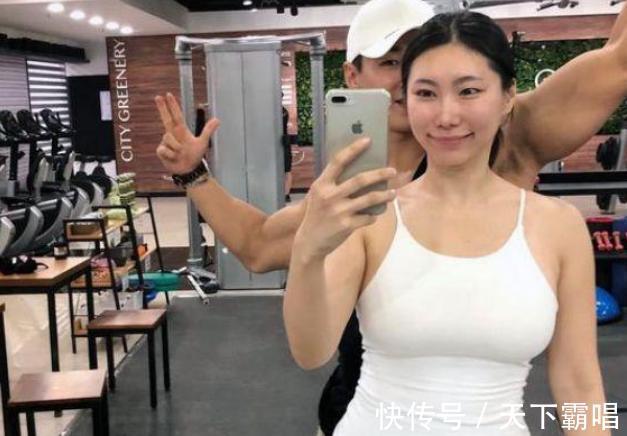 t恤 朴素的正装,不同的搭配,展现不同的美感