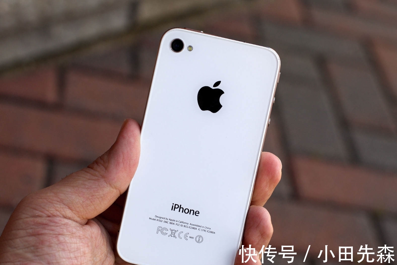 手机|苹果换设计师了？iPhone14“定妆照”曝光，库克的审美终于提高了