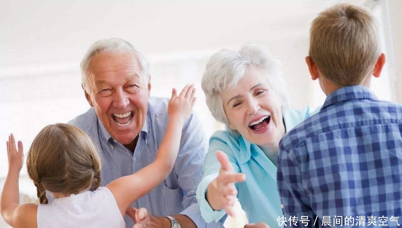 出错|宝宝总“偷偷拿钱”怎么办,多半是大人出错了,别在推卸责任