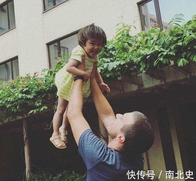 贵州福利院|被美国夫妇不远万里收养的中国“弃婴”，如今的她怎样？非常幸福