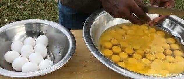 印度小伙用40只螃蟹100个鸡蛋做菜,做好,网友笑到前俯后仰