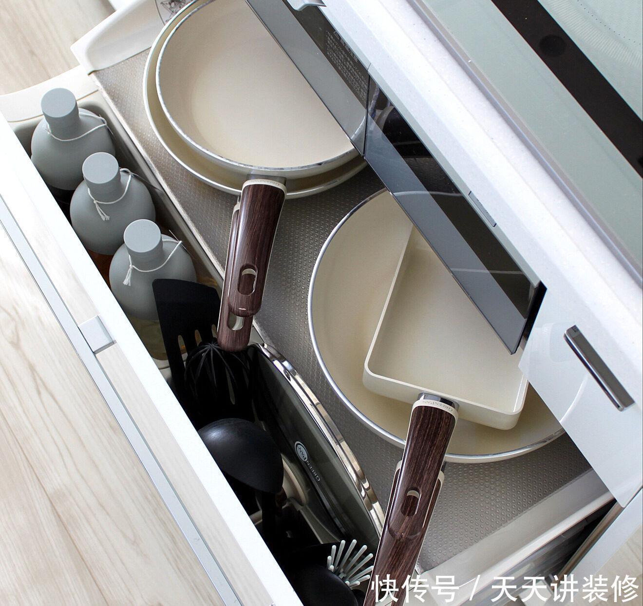 看完这个日本主妇的厨房收纳技巧，超级佩服，这也太整齐干净了