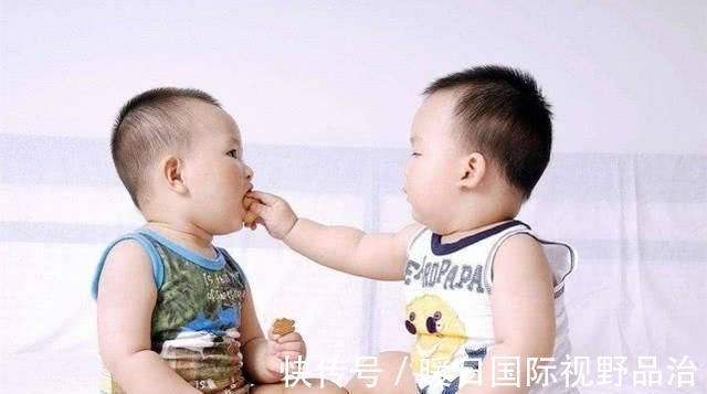 一样的爱|生完二胎后,在医院见到大宝的第一眼,宝妈的心里却高兴不起来