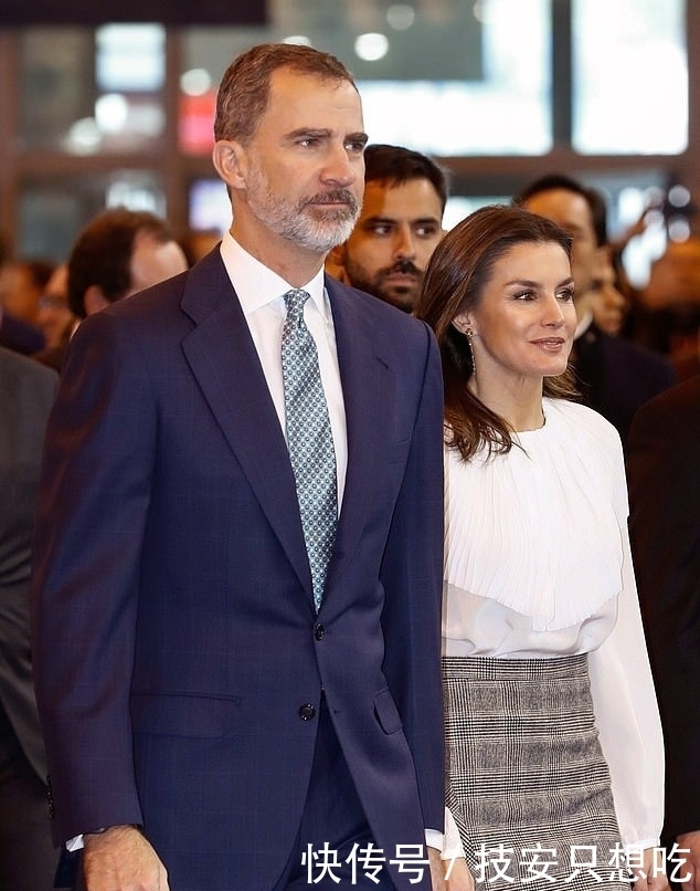 被西班牙王后高贵气质折服!7百块格子半裙穿得像7千块,秒售罄