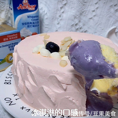 #安佳佳倍容易圣诞季#紫薯芋泥爆浆蛋糕,冰淇淋口感
