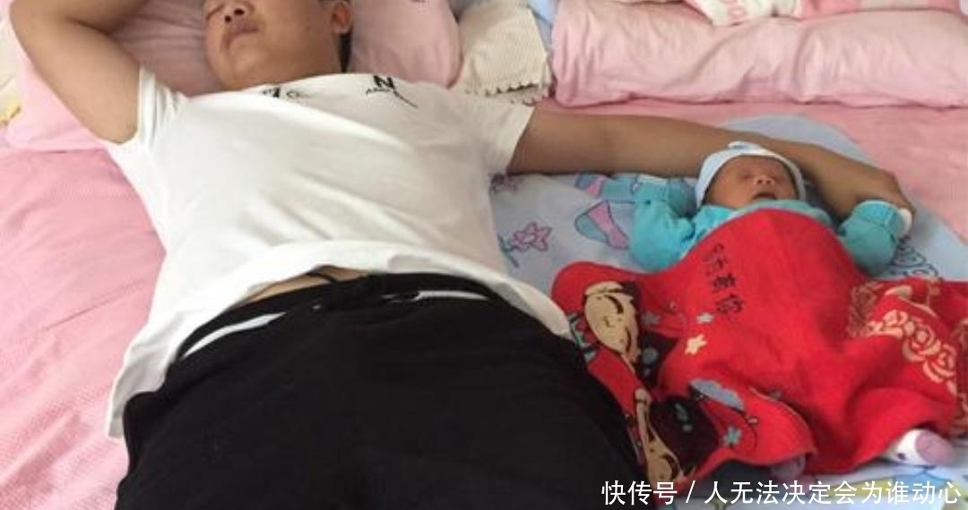 仰着脸往上|宝宝睡功出神入化?奇葩睡姿背后的真相,家长要注意