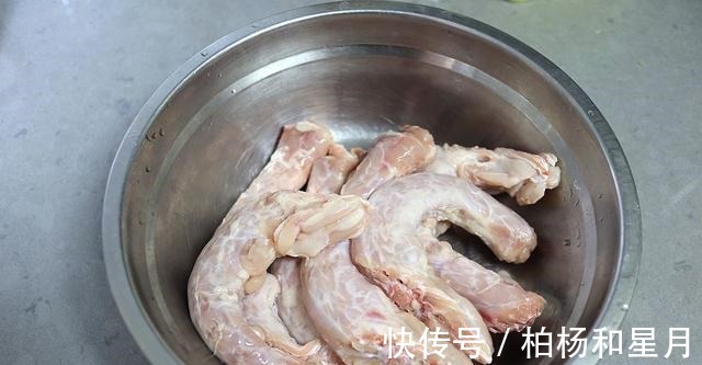 汤汁|香辣卤鸡脖,自制追剧小零食,味道完全不输买来的!