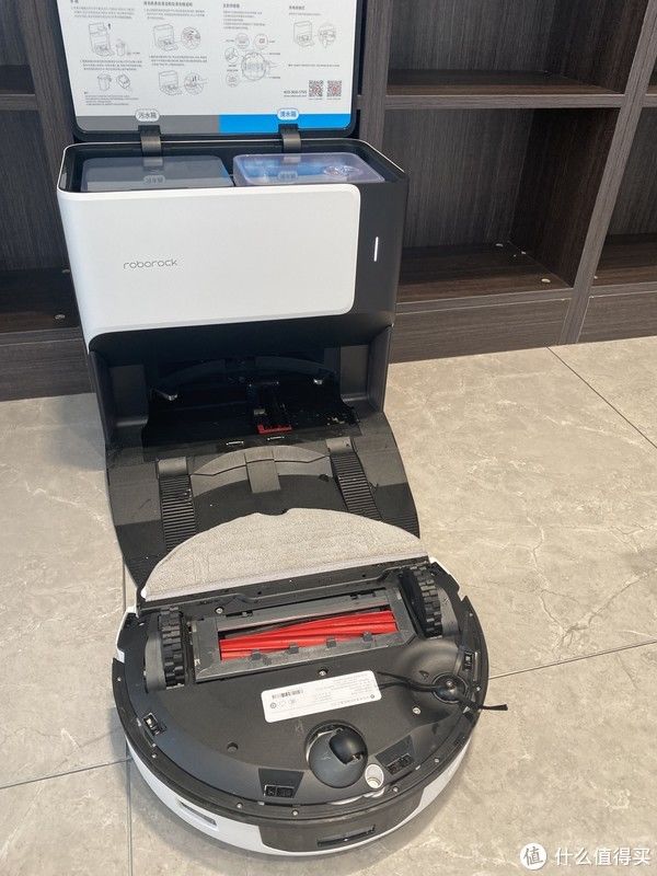 地板|地板脏了？不要犹豫，你的房间还缺一台扫地机器人！全网第一个用八宝粥做测试的博主（是否翻车）