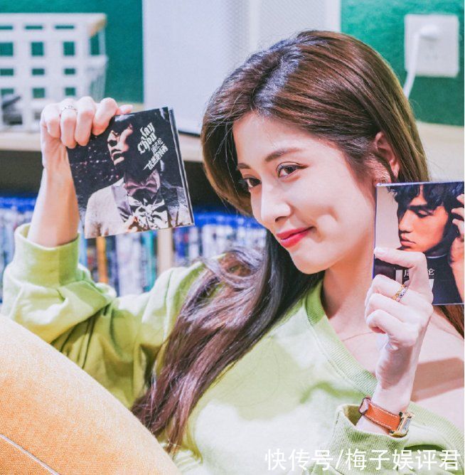 独美|《心动的信号4》收官海报，洪成成独美，马子佳手抱“大败局”