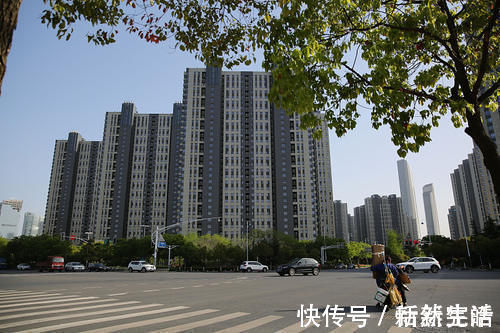 买房|一楼带院子和顶楼带露台,选哪个房子更好?建筑学家给出答案