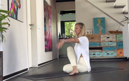 双手|一套在家就能练的女性减压瑜伽序列，练完超级舒服