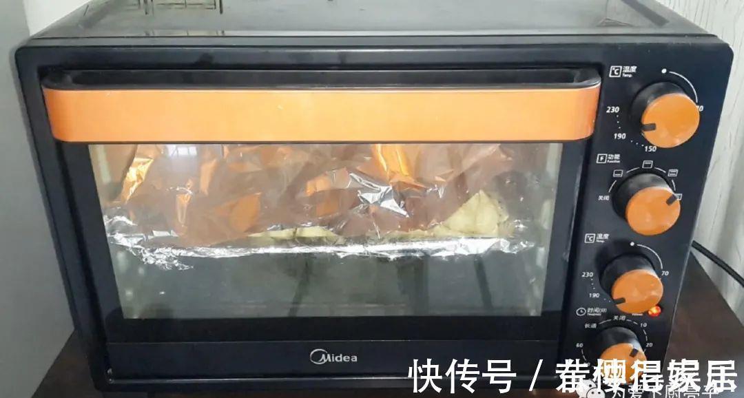 自制千层烤花卷做法，两手一捏，吃着比大鱼大肉还香，上桌全吃光